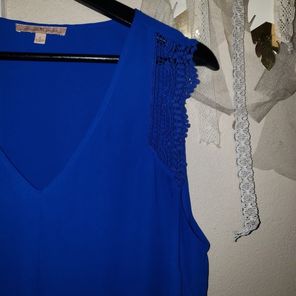 Gibson Latimer Blue Flowy Blouse - Picture 3 of 4